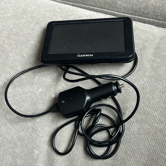 Garmin 50LM 5 inch GPS Navigator - Picture 1 of 2